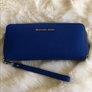Michael Kors jet set travel continental wallet